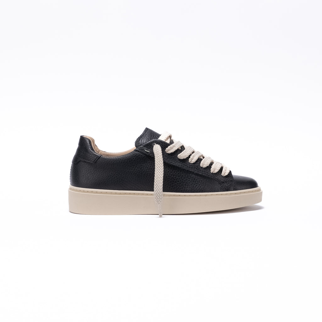 PANAREA - Sneaker Essenziale in Pelle Bottolata - Nero