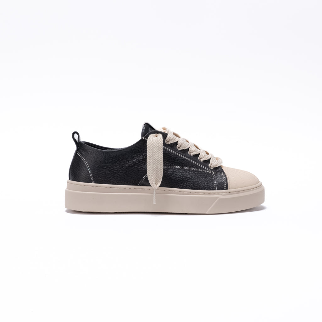 SORRENTO - Sneaker Bassa in Pelle Bottolata con Punta in Gomma – Nero